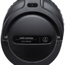 Černá uzavřená sluchátka s polstrovaným náhravním pásem. Na vnější straně mušle je nápis audio-technica, pod ním model ATH-PRO5X a logo značky v kruh…