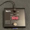 Černý efektový pedál v kovovém šasi s nápisem logidy a EPSi. Na horní straně se nachází otočný knoflík s popiskem Value a dvě tlačítka označená jako…
