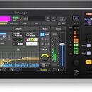 Černý rackový digitální mixovací pult značky behringer s modelem WING RACK. Zařízení má velký barevný dotykový displej s rozhraním pro zpracování zvu…
