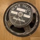 Kytarový reproduktor s černým rámem a membránou. Na středovém štítku je uveden nápis BLACK SHADOW, logo CELESTION INTERNATIONAL a značka Mesa/Boogie.…