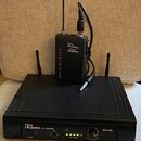 Černý bezdrátový UHF systém složený z přijímače a vysílače. Na přijímači je nápis the t.bone UHF RECEIVER DS16R s kontrolkami POWER, CH a RF LEVEL a…