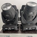 Tři černé LED moving head reflektory značky Chauvet. Na každém je viditelný nápis CHAUVET INTIMIDATOR BEAM LED 350. Zařízení jsou umístěna v hliníkov…