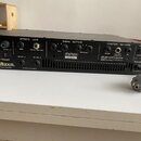 Černý rackový přístroj s nápisem STUDIO PREAMP a logem MESA/BOOGIE. Na předním panelu jsou vstupy a výstupy označené jako EFFECTS LOOP, SIGNAL OUTPUT…