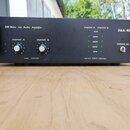 Černý audio zesilovač s nápisem 500 Watts rms Audio Amplifier a označením modelu PAA 46o. Přední panel obsahuje dva ovratidla s nápisy channel A a ch…