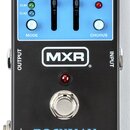 Kytarový efekt pedál s černým tělem a modrým ovládacím panelem. Na panelu jsou posuvníky Volume a Input Gain, tlačítka Mode a Chorus, kontrolky s náp…