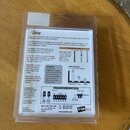 Fotografie zobrazuje balení produktu String Saver od značky Graph Tech. Na papírovém podkladu jsou vyvedeny technické specifikace, srovnávací tabulky…