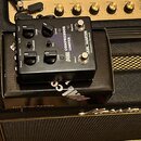 Černý kytarový efekt pedál s nápisem DUAL COMPRESSOR LIMITER a značkou CARL MARTIN Designed in Denmark. Zařízení má čtyři otočné knoflíky s popisky C…