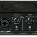 Černý zvukový interface s nápisem ONYX Producer 2-2. Přední panel obsahuje dva kombinované XLR/jack vstupy, dva ovratidla GAIN, jeden ovratil MIX a v…
