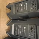 Dvě černé aktivní reproduktory značky dBTechnologies, model B-HYPE 10. Na zadním panelu jsou viditelné ovládací prvky, konektory a nápisy včetně cert…