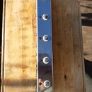 Kovový efektový pedalboard s pěticestným spínáním a červenými kontrolkami. Na horním a dolním okraji je černý štítek s bílým nápisem - SMRCKAEFFECTS…