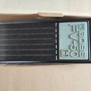 Černý expresní pedál v kartónové krabici. Na světle modrém panelu je vyražen nápis BOSS FV-50 a symbol H. Povrch pedálu má protiskluzové žebrování.