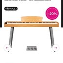 Snímek zobrazuje digitální piano v provedení světlé dřevěné barvy s kovovým stříbrným stojanem. Na přední straně korpusu je viditelné logo HENRY'S. S…