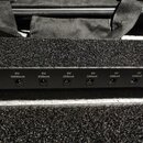 Detailní pohled na černou napájecí lištu s řadou konektorů. Nad konektory jsou bílé nápisy: 24V LINK, 9V 3000mA, 9V 250mA, 9V 250mA, 9V 500mA, 9V 500…