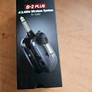 Černá krabice s produktem NUX B-2 PLUS 2.4GHz Wireless System for Guitar. Na balení je zobrazen obrázek bezdrátového systému pro kytaru v černé barvě…