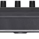 Černý MIDI kontrolér s nápisy KORG a Keystage POLY AT MIDI KEYBOARD. Na zadní straně je vidět panel s řadou konektorů a ovládacích prvků. Povrch nást…