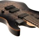 Elektrická kytara s tmavým, vzorovaným povrchem těla a viditelnou světlou hranou. Nástroj má dva černé humbuckery, dvě černé ovládací knoflíky a přep…