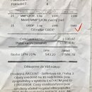 Fotografie zachycení účtenky z prodejny AKCENT. Jsou na ní vypsány dvě položky: Meinl MMP12OR cvičný pad a Gibraltar GBDP. Celková částka za nákup je…