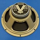 Kruhový reproduktor s béžovým kovovým rámem a černou membránou. Na středovém krytu je nápis CELESTION, velký symbol V a označení G12 70-watt TYPE. Po…
