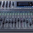 Digitální mixovací pult značky Soundcraft, model S1 IMPACT. Zařízení má tmavě šedý povrch s řadou posuvníků, tlačítek a ovládacích knoflíků v horní č…