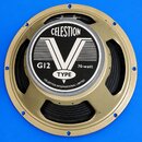 Kruhový reproduktor s zlatým kovovým rámem a černou membránou. Uprostřed je bílo-černý štít s nápisy CELESTION, V, G12, 70-watt a TYPE. Po obvodu ští…