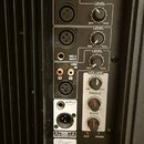 Zadávací panel reproduktoru značky Stagg, model SMS15P. Panel obsahuje vstupy MIC.1 INPUT a MIC.2 INPUT s kombinovanými konektory, LINE IN s RCA vstu…