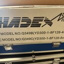 Kartonová krabice s nápisem HADEX AUDIO VIDEO. Pod logem jsou uvedeny dvě možnosti modelu, přičemž je zaškrtnuto MODEL NO:Q349B(YD300-1-8F126-4ohm).…