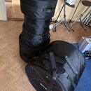 Na fotografii jsou čtyři černé transportní brašny z textilního materiálu. Dvě z nich mají na povrchu červené linky a bílý nápis RITTER. Brašny jsou n…