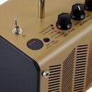 Detail zlatavého kovového přístroje s černými ovládacími knoflíky. Na povrchu jsou nápisy CONDENSER, DYNAMIC, TUBE, NYLON a EG CLN pod nadpisem MIC T…