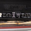 Zadní panel kytarového zesilovače značky ENGL. Jsou zde viditelné vstupy a výstupy s nápisy Footswitch (Clean/Lead Mid Boost), FX Loop (Send, Return)…