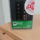 Černý kytarový snímač v originálním plastovém obalu. Na zelené nálepce je uveden nápis Seymour Duncan, TB-15 Alternative 8™ Trembucker. Na obalu je r…