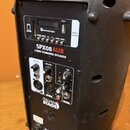 Černý aktivní reproduktor s nápisem SPX08AUB 2 WAY POWERED SPEAKER. V horní části je integrovaný MEDIA PLAYER s displejem, USB portem a slotem pro SD…