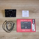 Na fotografii je černý zvukový interface M-AUDIO air 192|4, jeho původní červené balení a doprovodný papír s nápisem M-AUDIO REGISTER YOUR PRODUCT. K…