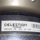 Detailní záběr na bílou nálepku na černém rámu reproduktoru. Na nálepce je uveden nápis CELESTION, model T3904A - VINTAGE 30 a parametry 16Ω 50 24KT.…