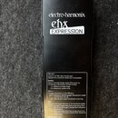 Zadní strana černého expresního pedálu s nápisy electro-harmonix, ehx a EXPRESSION. Ve spodní části je nalepený informativní štítek s technickými det…
