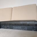 Černý rackový výkonový zesilovač s úchyty po stranách. Na předním panelu je bílý nápis TA600, logo the t.amp a text PROFESSIONAL POWER AMPLIFIER - MK…