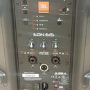 Zadávací panel aktivního reproduktoru značky JBL s nápisem PROFESSIONAL a označením modelu EON 615. Panel obsahuje ovládací prvky pro Bluetooth, tlač…