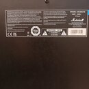 Fotografie zachicuje zadní štítkovou specifikaci černého kytarového komba. Na štítku je uveden model MG30GFX, značka Marshall a parametry 230V 50Hz,…
