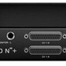 Černý rackový audio rozhraní s řadou vstupů a výstupů na zadním panelu. Na přístroji je bílý nápis ORION 32+ a logo koně. Panel obsahuje různé konekt…