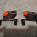 Dvě krátké propojovací kabeláže s konektory XLR v původním balení. Na černém kartonu je uveden nápis STUDIOSPARES a text XLR Twist Patch Cable 10cm.…