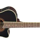 Akustická kytara s cutawayem v barevné gradaci od žluté přes oranžovou po tmavě hnědou. Na hlavě je bílý nápis YAMAHA a dekorativní ornament. Hриф je…