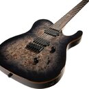 Elektrická kytara s tmavým, černo-šedým povrchem a výraznou zrnitostí dřeva na horní dece. Nástroj má dva humbuckery, dvě černé ovládací knoflíky a j…
