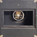 Černý reproduktorový box s texturovaným povrchem. Uvnitř je vidět reproduktor se značkou CELESTION LOUDSPEAKERS a nápisy G12, Vintage 30 a CELESTION…