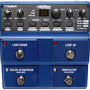 Modrý efekt pedál značky Digitech s názvem JamMan LOOPER/PHRASER SAMPLER STEREO. Horní panel obsahuje ovládací knoflíky LOOP LEVEL, RHYTHM LEVEL, MIC…