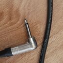 Černý kabel s kovovým úhlovým konektorem typu jack. Na plášti kabelu je bílý nápis SC-MERIDIAN PMB • Master blend (PM8) [OFC] • 2x2,5mm² (AWG14) • by…