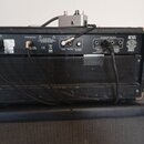 Zadní strana černého kytarového zesilovače značky ENGL. Jsou zde viditelné vstupy a výstupy s nápisy FOOTSWITCH, F.X., SEND, RETURN, BALANCE DRY EFFE…