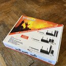 Kartonová krabice s produktem VHF wireless microphone - radiomicrofono VHF značky bespeco. Na obalu jsou zobrazeny tři varianty setů: GM905R (handle…