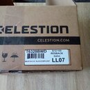 Kartonový obal s velkým černým nápisem CELESTION a webovou adresou CELESTION.COM. Na krabici je bílá nálepka s textem T6328BWD, G12-150 REDBACK, 8ohm…