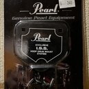 Černý plastový obal s produktem značky Pearl. Na obalu je nápis GK-90, logo Pearl a text Genuine Pearl Equipment. Uvnitř se nachází černý kovový držá…
