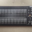 Černý elektronický přístroj s nápisem euro SCENE SETTER 24-48. Zařízení obsahuje dvě řady posuvníků označené jako PRESET A a PRESET B, nad kterými js…