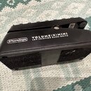 Černý volume pedál s nápisy Dunlop, VOLUME(X)MINI a LOW FRICTION BAND-DRIVE. Pedál má protiskluzovou texturovanou povrchovou úpravu na šlapací ploše.…